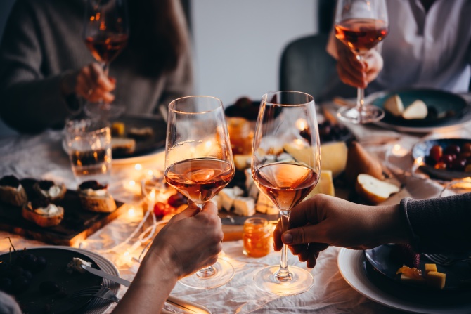 STYLECASTER | How To Host A Dinner Party