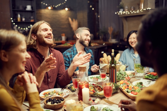 STYLECASTER | How To Host A Dinner Party
